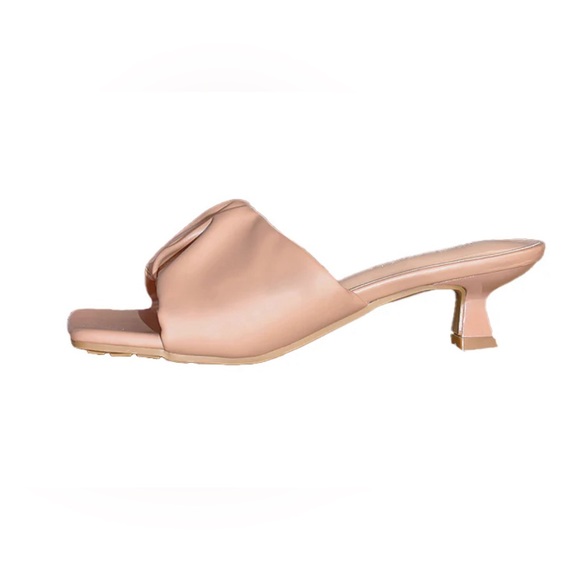 Tan Pleated square toe mule. - Picture 3 of 3